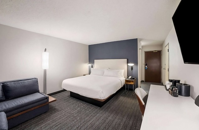 Heard Museum History Tour! Relaxing Unit w/Balcony! Onsite Pool & Jacuzzi