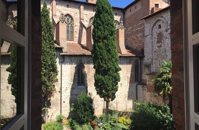 Heart of Albi apartment in the Saint-Salvi cloister