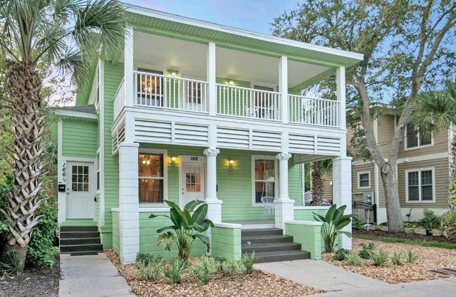 Heart of Downtown St. Aug, Roomy Duplex, Walk Everywhere!