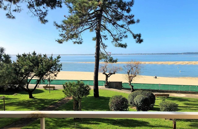 Heart of Moulleau Basin View with parking