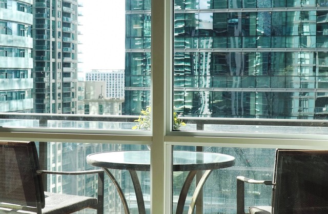 Heart of Toronto - Chic Studio with Top Amenities and CN Tower View