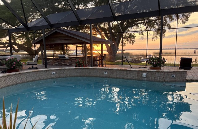 Heated Pool Backyard Fun | Kayaks | Boat Dock | Lake Access | Theater Room | EV Charger Theme Parks