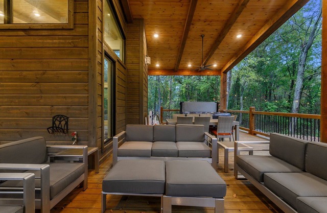 Heated Pool|Hot Tub|PlaySet|Pet Friendly|10 Guest|3BD