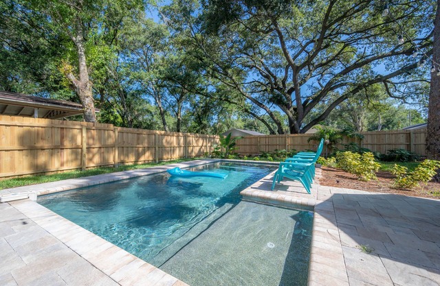 HEATED POOL-Modern Cozy 3 bedroom Cottage