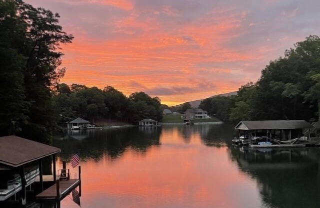 Heavenly Hideaway: Makeover in 2020, Pool Table, Covered dock with Sundeck, Privacy!