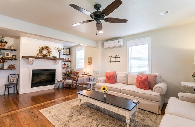 Heiser Haus I Terrific for 2 Couples | 3.5 Blocks to Main St.