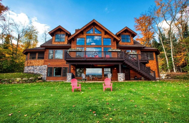 HemLocke Lodge Panoramic Mountain views! MOUNTAIN LAKE POOL AND SALT WATER SPA!