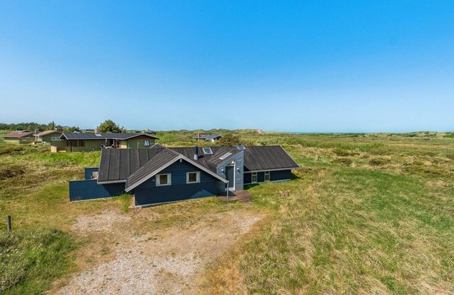"Henri" - 500m from the sea by Interhome