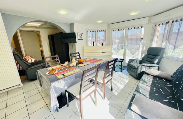 Henry 4: Charming flat with terrace (and parking)