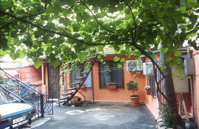 Henry Apartment - Tbilisi real heart