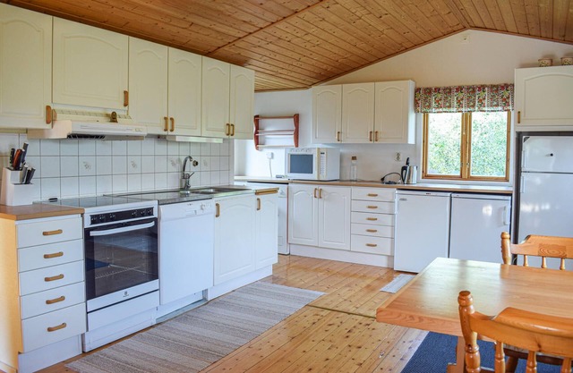 Here you will stay just over 200 meters from the beach and Kalmar Sound.