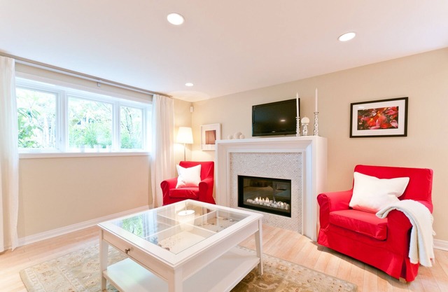 Heritage suite in central Kitsilano close to everything