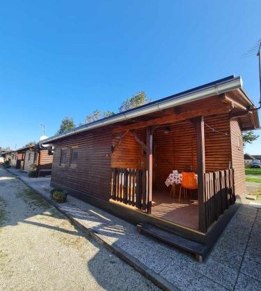 Hiška Panonski gaj Terme Banovci, vključene kopalne karte