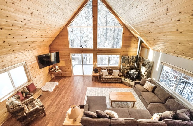 Hibernation station Peaceful Cabin Retreat - Fireplace, Hiking, blue lake spring
