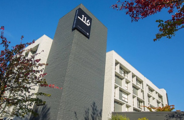 Hidden Gem! 2 Pet-friendly Units, Free Parking, Pool, Near Bellevue Square