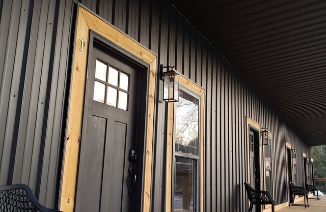 Hidden Jewell - Full Cabin 4 Studio Suites - 9BD/4BA sleeps 15 on Outlaws