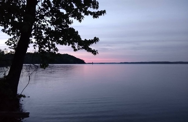 Hidden Lakeside Retreat on Kentucky Lake☼Kayaks, Rec Room, Fire Pit Wifi WFH
