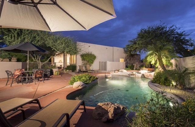 Hidden Oasis Intimate 3 BR Home/Private Pool/Jacuzzi/Fire Pit/Glendale