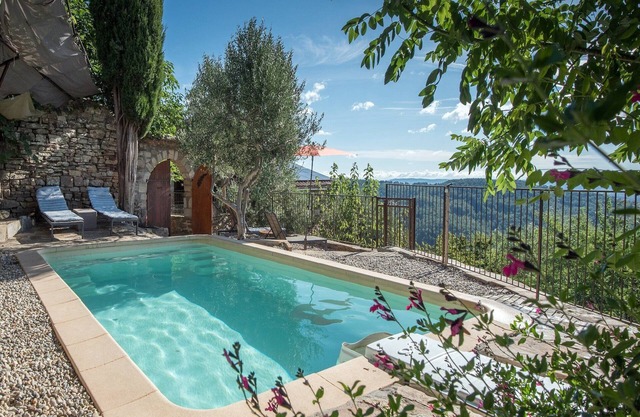Hidden Retreat in Chassiers