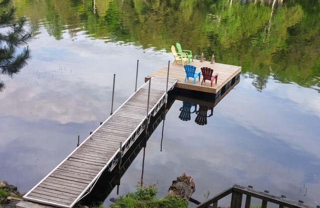 HIDEAWAY - COZY 2 BEDROOM WATERFRONT COTTAGE SPRING, SUMMER 2025 AVAILABILITY!
