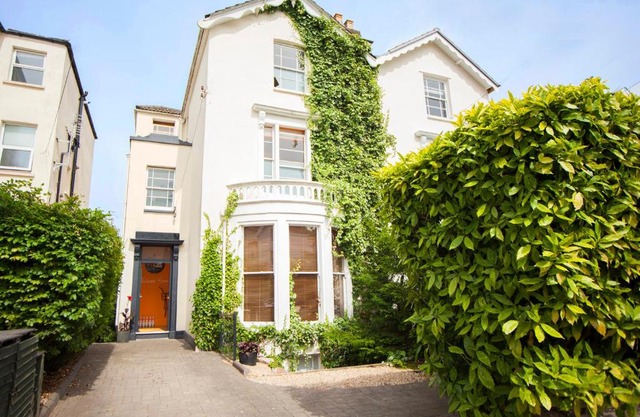 higgihaus 7 Bed Sleeps up to 18 Big Groups Best Location