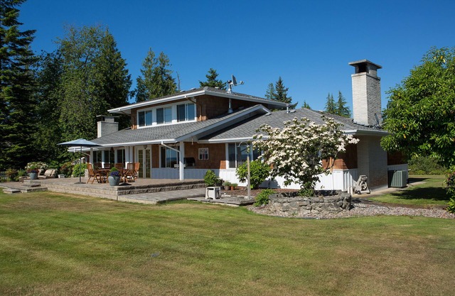 High bank waterfront retreat