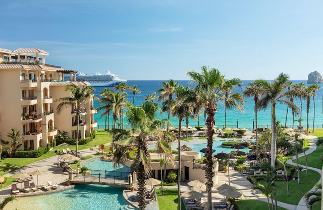 High floor w/amazing views in a 5 star resort on Medano Beach!