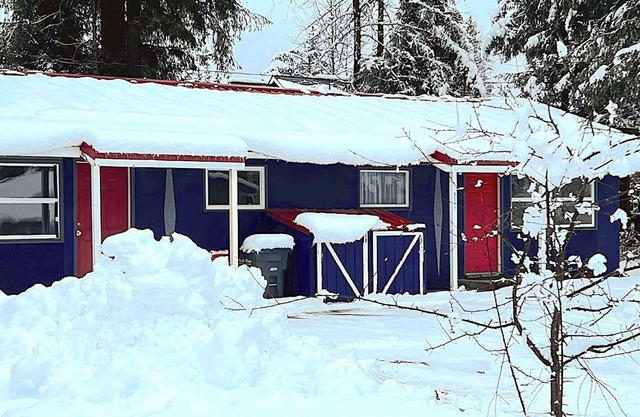 High Grade - Affordable, Near Mendenhall Glacier, Trails, and Conveniences -DISCOUNT ON TOURS!