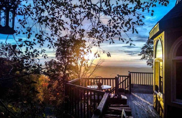High Point Mtn House ~ Celebrate Spring on the Mtn! Privacy! Gorgeous VIEWS!