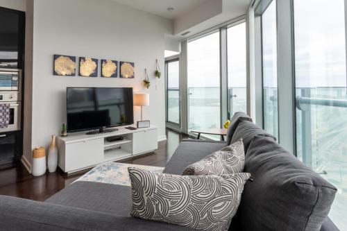 High Rise Condo with Stunning Lake and CN tower view