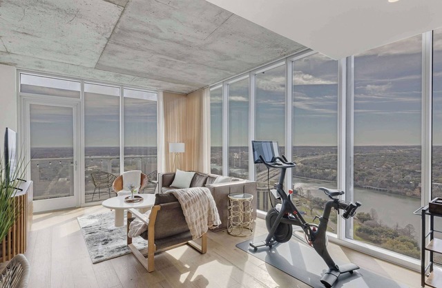 High Rise Luxury Condo with Lake & City Views