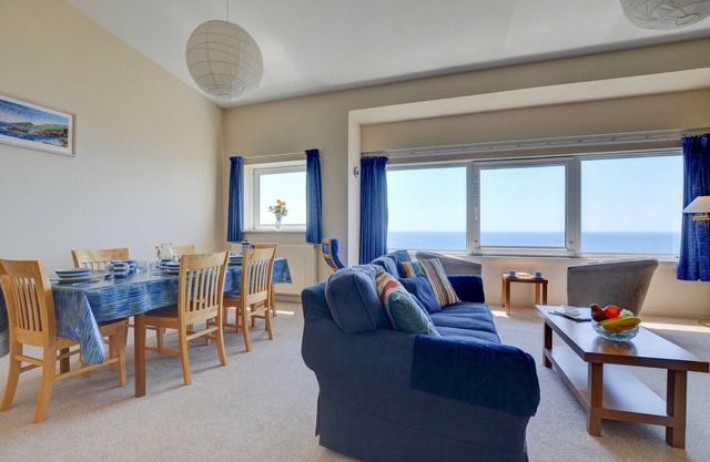 High Tides - Three Bedroom House, Sleeps 6