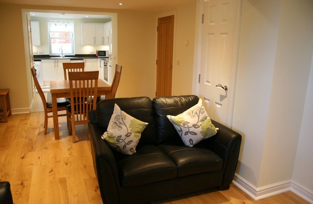 Highlands Apt 5 - cliff top, garden, free wifi + parking