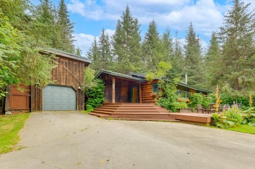 Hike, Fish and Explore Homer Spit Forested Cabin!