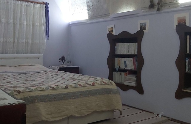 Hiking House, 3 arched rooms, large garden, stone house .