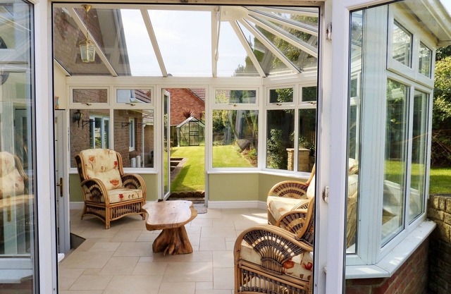 Hill Cottage - a bungalow that sleeps 9 guests in 4 bedrooms
