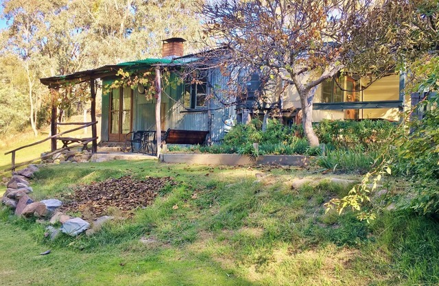 Hill End, rustic, on creek, cosy, open fireplace, Carla's Cottage,