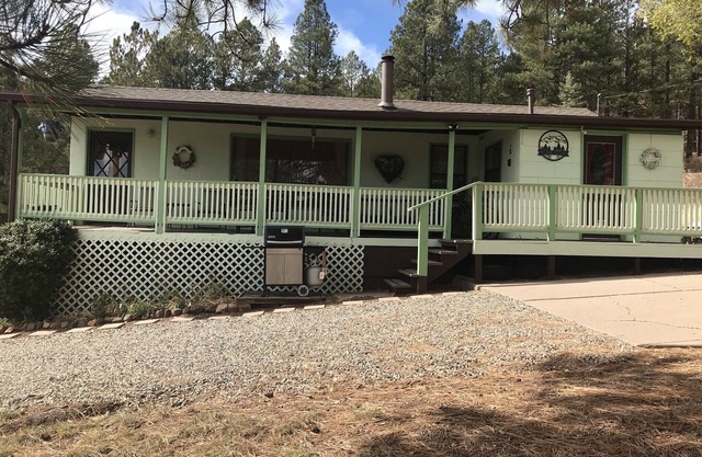 Hillside Cottage: Restful, quiet settingnCoconino County Permit # STR-25-0566