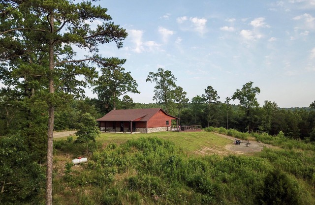 Hilltop Getaway: Luxury Hilltop Cabin on 3 acres - Kayaks, Campfire, Stargazing!