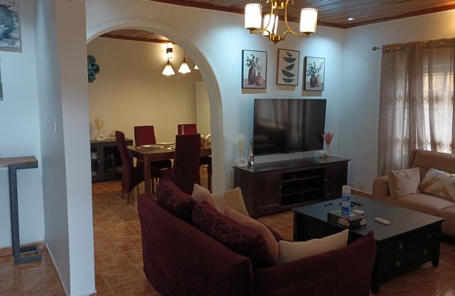 HIMMA'S 3-bedroom Luxury Family House with strong WIFI.