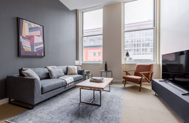 Hip Penn Quarter 1BR w/Gym, W/D, Pool, nr. National Mall by Blueground