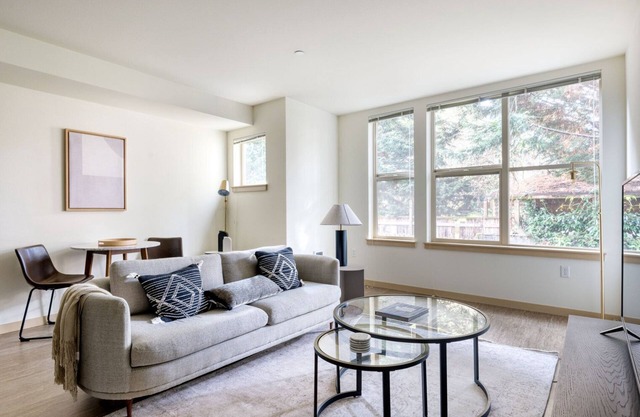 Hip Wallingford 1BR w/Pets & W/D, nr shops & bars, by Blueground