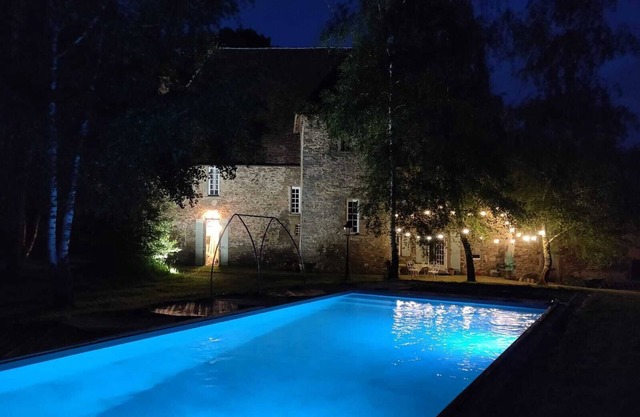 Historical Family Château W/priv Pool, Hidden Gem! Close to Amenities