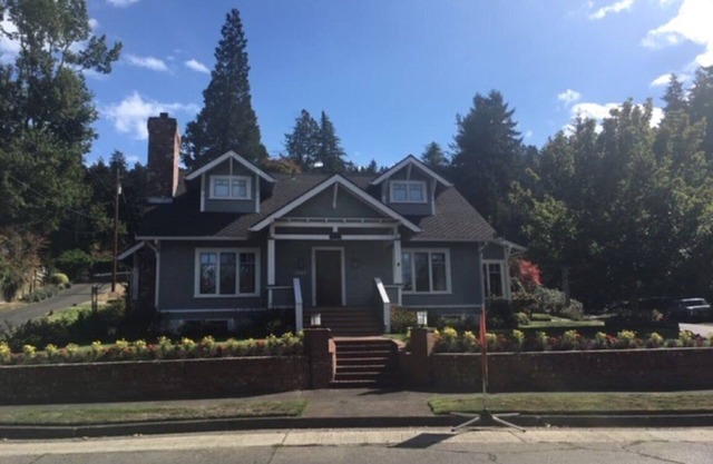 Historic 1910 Home on Fairmount Blvd walking distance to University of Oregon