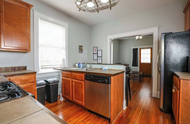 Historic 2BR Home, Perfect Getaway or Fest HQ