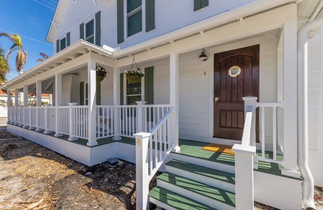 Historic Anchor Inn #4 - Pool - Boca Grand in Town - Sleeps 6