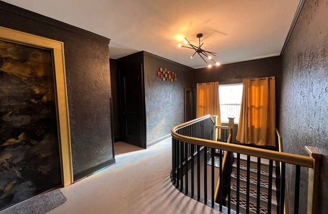 Historic Apartment Close To Downtown w/Private Patio - Long Stays Welcomenn