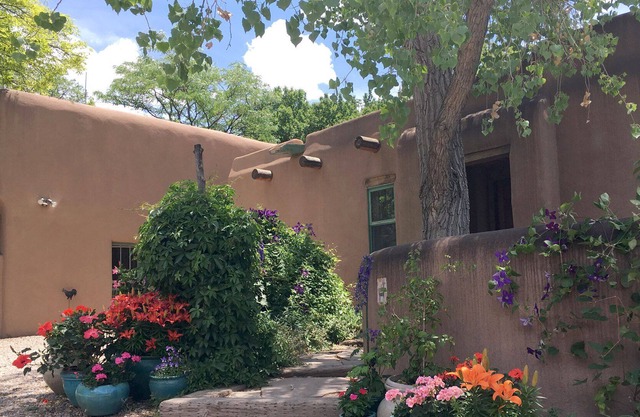 Historic Canyon Road Area Adobe Guesthouse