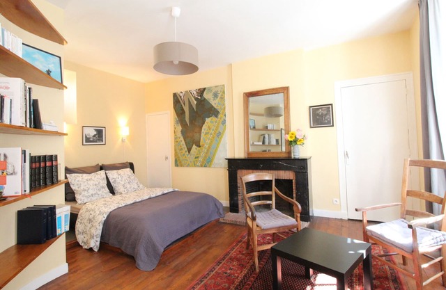 Historic Centre Apartment Near Château and Cathedral