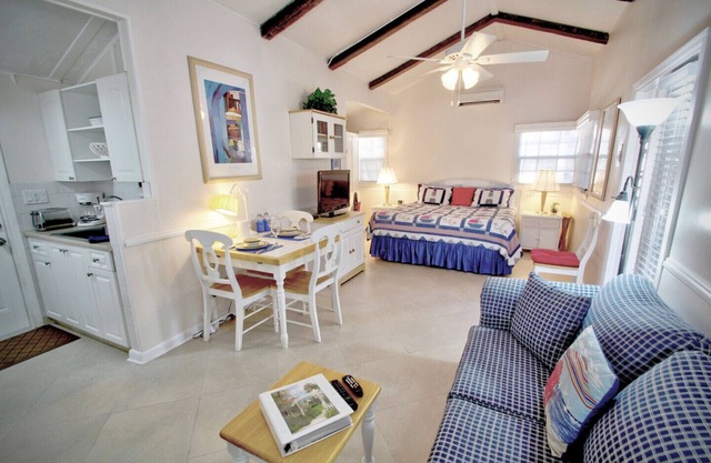 Historic Cottage 2 Blks to Beach, Wi-Fi, Great Location!